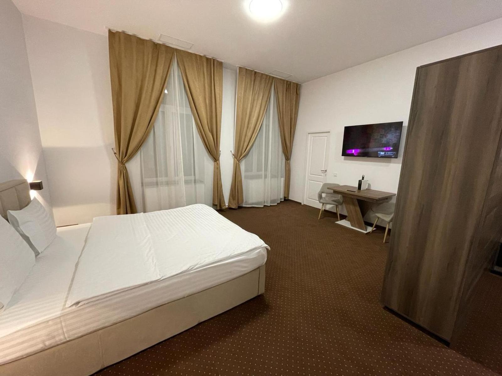 Resedinta Cina Hotel Brașov Exterior foto